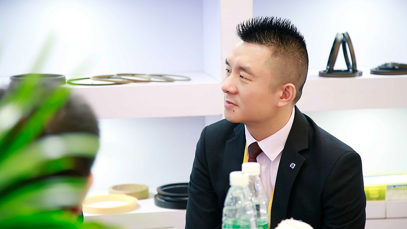 东晟密封总经理胡燕林先生